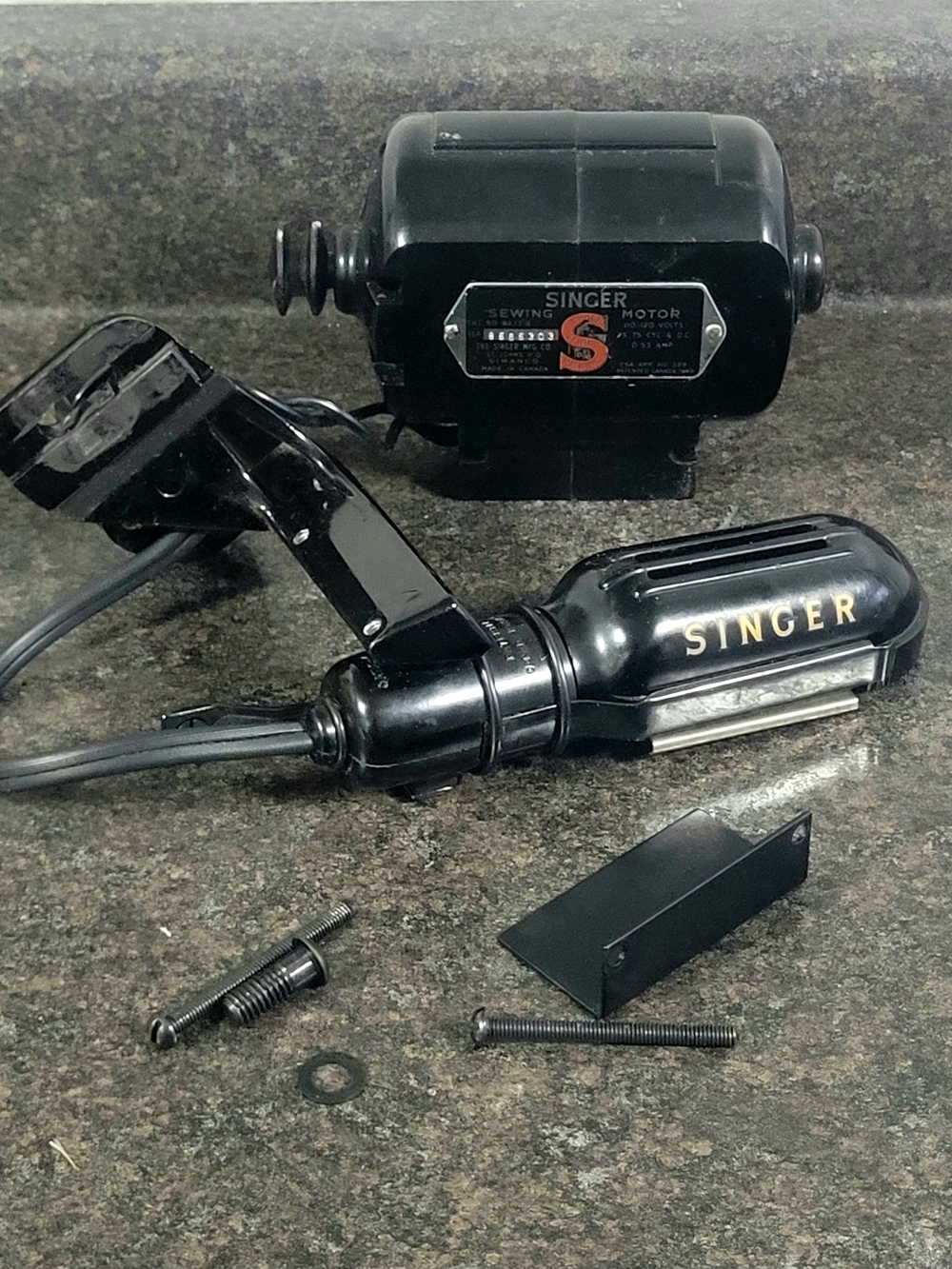 Singer 128 Vintage Sewing Machine Motor & Light BAJ3-8